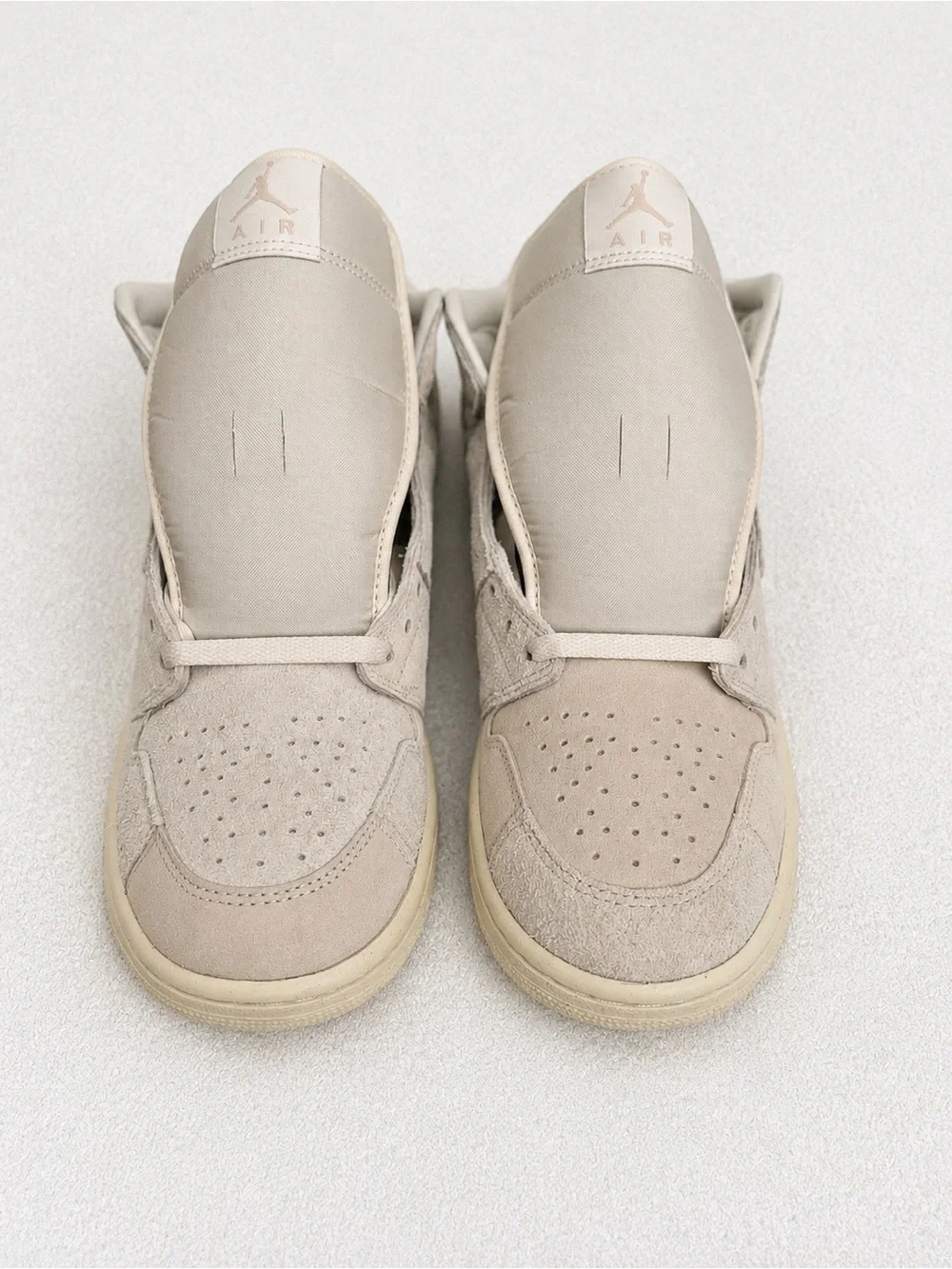 Air Jordan 1 Mid SE Craft PALE IVORY SAIL (Suede White) Mens Size 10. BRAND NEW.